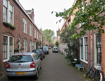 Een opmerkelijke verzameling van doodlopende straatjes, dit labyrint, waarvan de bewoners het ongetwijfeld jammer vinden dat k de buurman zijn auto voor de deur parkeert.