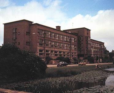 Het gebouw aan de Aronskelkweg in Den Haag