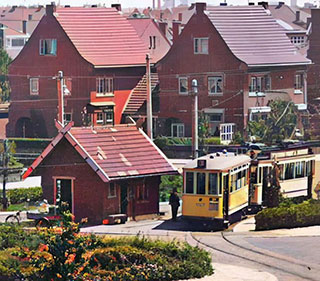 Het helaas gesloopte tramhuis aan de Laan van Poot, dat zijn functie verloor na de opheffing. Herbouwen en een thee-/koffiehuisje van maken, vind ik.