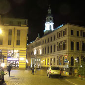 Het oude centrum is gelukkig tamelijk autoluw. Trams zie je er niet en bussen heel weinig.