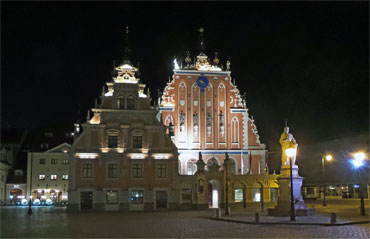 Het lijkt een station, maar het is toch echt een van de markthallen in Riga, ooit gebouwd met de intentie hier zeppelins in elkaar te zetten. 