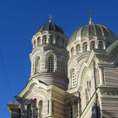 Letland was niet alleen na WOII bezet door de Russen. Dat was in de 19de eeuw bijvoorbeeld ook al zo. Toen is de Russisch Orthodoxe Geboorte van Christus-kathedraal gebouwd. Je mag binnen niet fotograferen, helaas.