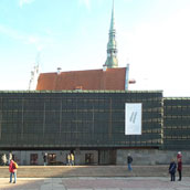 Midden in oud Riga een gedrocht neerzetten: daar lustten de Russen wel pap van. Dit is nu het museum van de bezetting: ook die van de Russische, dus. Lekker ph.