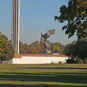 Het Russische Monument van de Overwinning in een park op de oever tegenover de oude stad. Hier zullen je Letten weinig aantreffen. Russen jaarlijks des te meer. Ze herdenken hier jaarlijks dat ze geen deel meer uitmaken van het Sovjetrijk.