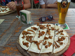 Gengenbach is het bezoeken waard. Alleen al vanwege de flammkuchten met cantharellen (pfifferlingen auf Deutsch).