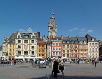 Het centrale plein: Place Gnral de Gaulle (die is hier overigens geboren).