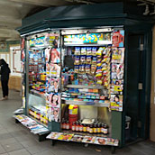 Tja, en ook een kiosk in een metro station. Mijn mening is dat het ontbreken van zon voorziening in de Haagse tramtunnel en de metrostations in Nederland meewerkt aan een ondergrondse verkilling.