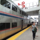 Zo te zien is het station van Denver fors gerenoveerd. En naar westerse snit met brede perrons.