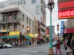 Chinatown. Heel toeristisch. Hier kun je natuurlijk ook eten. Chinatown in New York oogt echter veel authentieker.