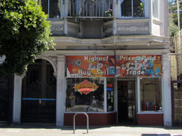 Tweedehands winkel in muziek in een typisch San Francisco-gebouw. Dit zal ongetwijfeld langs de Haight Street zijn geweest.