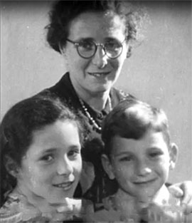 Familiefoto van Annie Cohen-Fresco met Greetje en Jaap.