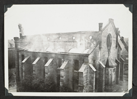 Frth  Wat rest van de synagoge.