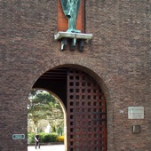 Begraafplaats en Crematorium St. Laurentius langs de Crooswijkseweg.