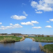 Ja, dit wordt voor een groot deel van de route een vertrouwde beeld. Wijdse vlakten, doorsneden door water.