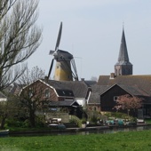 Molen en kerk in Cothen.