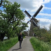 We liepen verkeerd. Maar daardoor kwamen we wel bij deze molen terecht, die net in beweging was gezet.