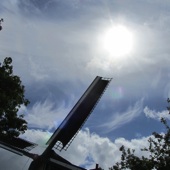 De molen van Beesd. Die draait voor de prins (zonder dat die iets aandrijft, dus puur voor de sier). Voor koren malen is gewoon te weinig wind.