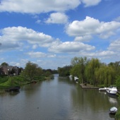 We zitten weer goed en hebben de brug over de Linge naar Rumpt gevonden.