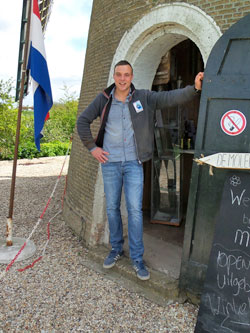 De molenaar van Beesd. Gelukkig voelen jongeren zich ook aangetrokken tot dit uitdagende vak.